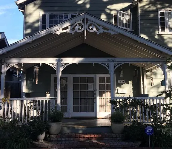Elaine\'S Hollywood Bed & Breakfast