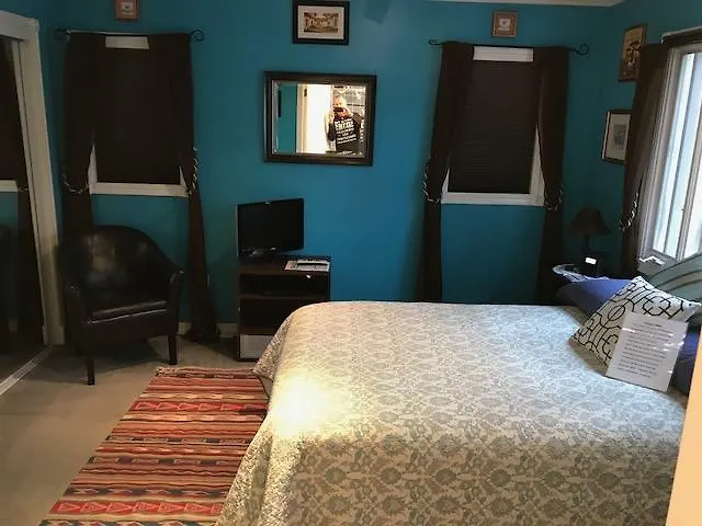Elaine\'S Hollywood Bed & Breakfast