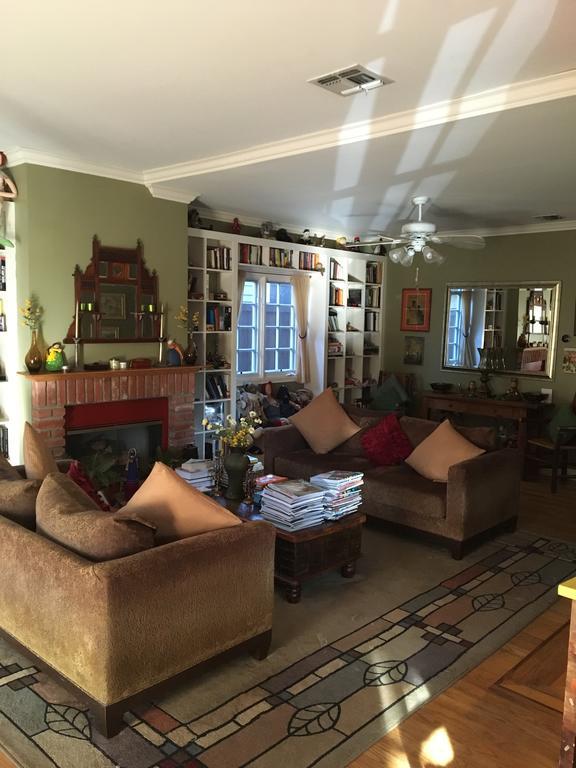 Elaine's Hollywood Bed and breakfast